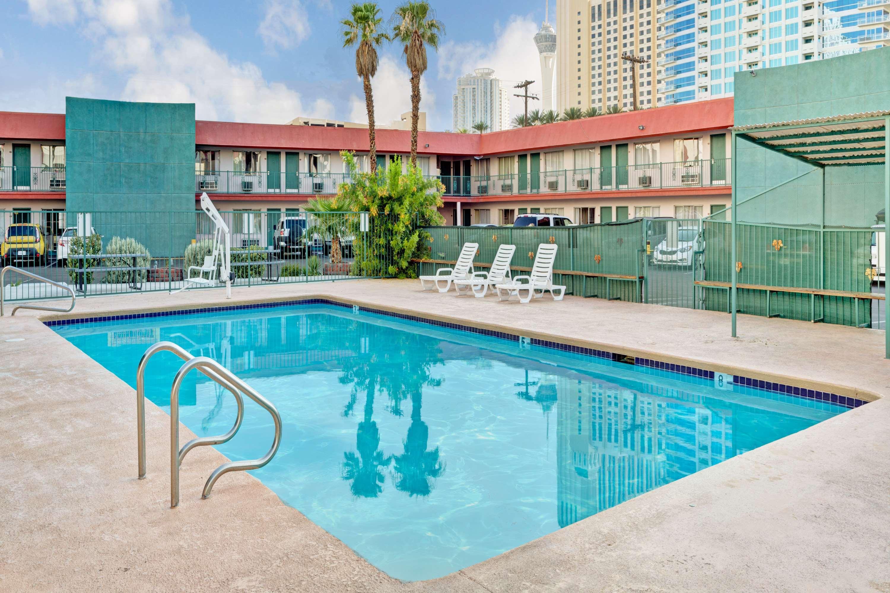 Travelodge By Wyndham Las Vegas Exterior photo