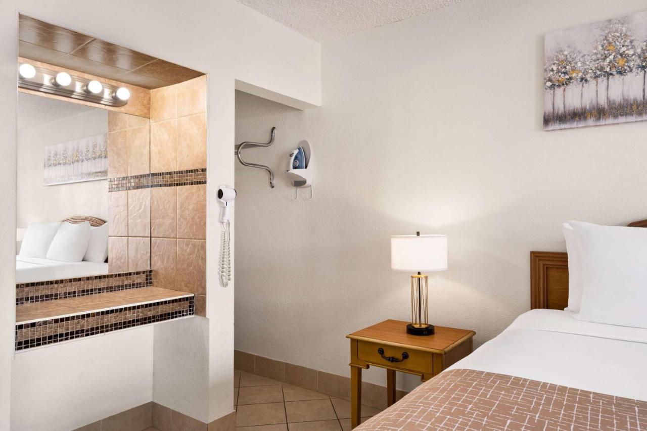 Travelodge By Wyndham Las Vegas Exterior photo