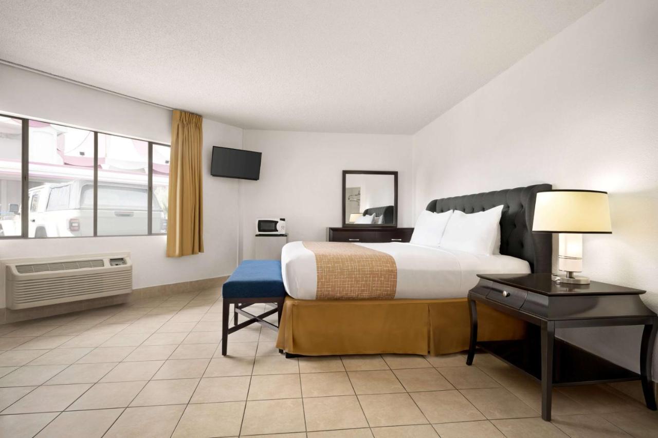 Travelodge By Wyndham Las Vegas Exterior photo