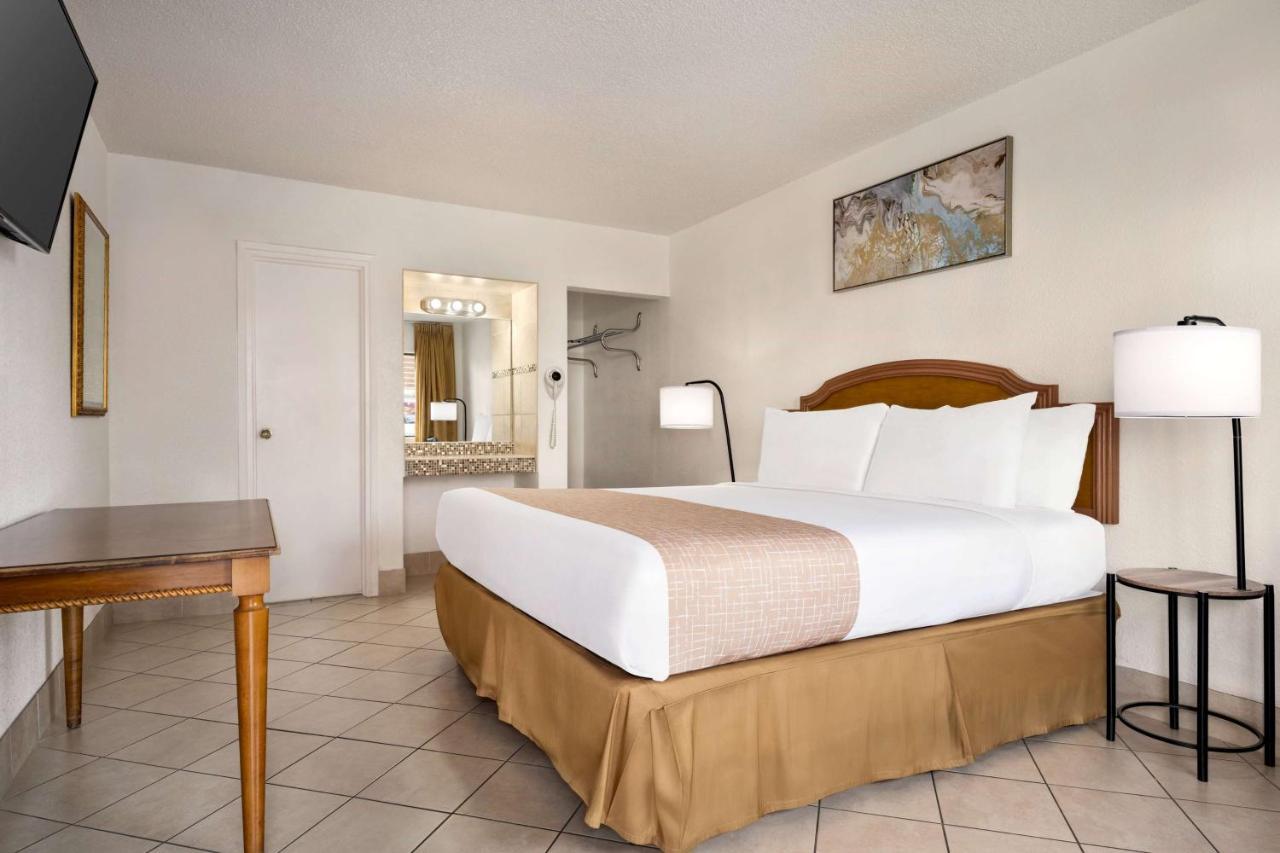 Travelodge By Wyndham Las Vegas Exterior photo