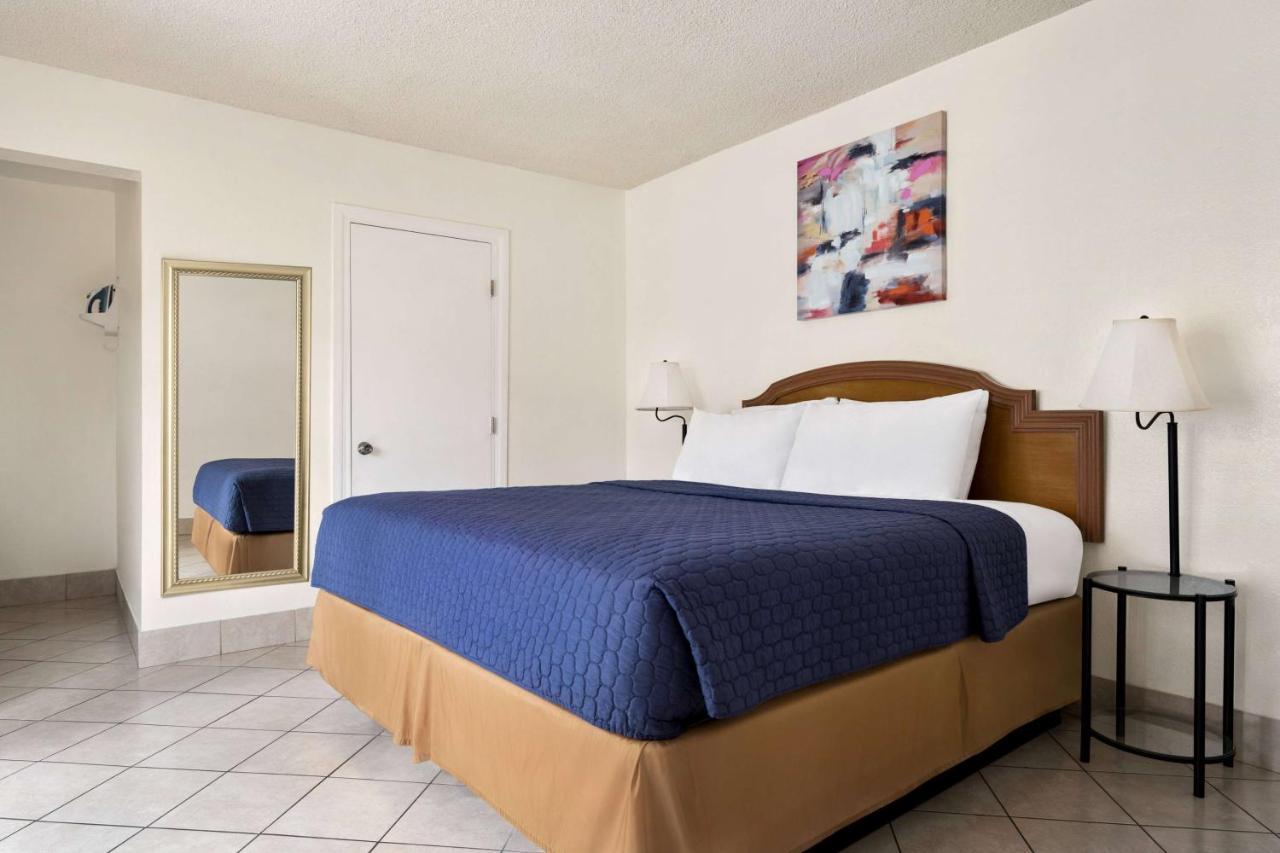 Travelodge By Wyndham Las Vegas Exterior photo